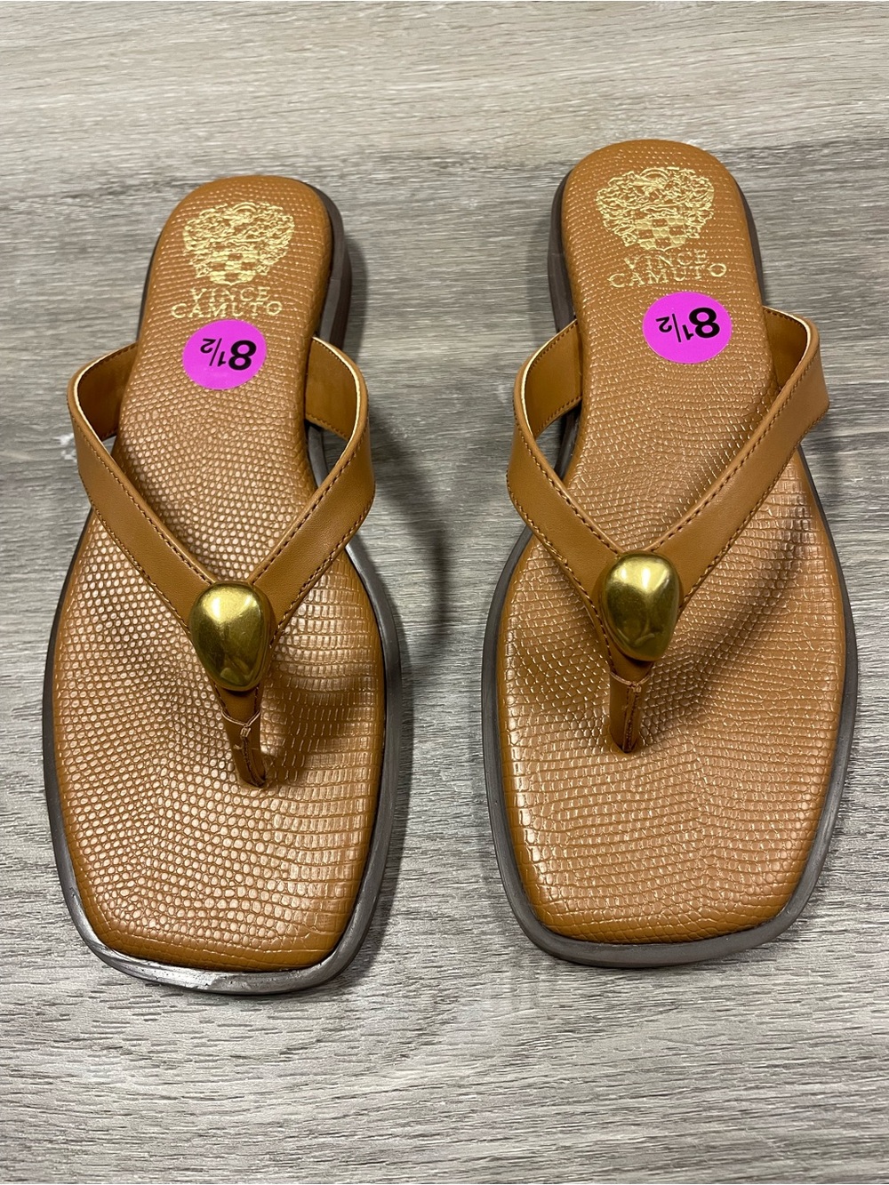NWOT Vince Camuto Naylee Tan Lizard Embossed Thong Sandals Gold Accent Size 8.5M
